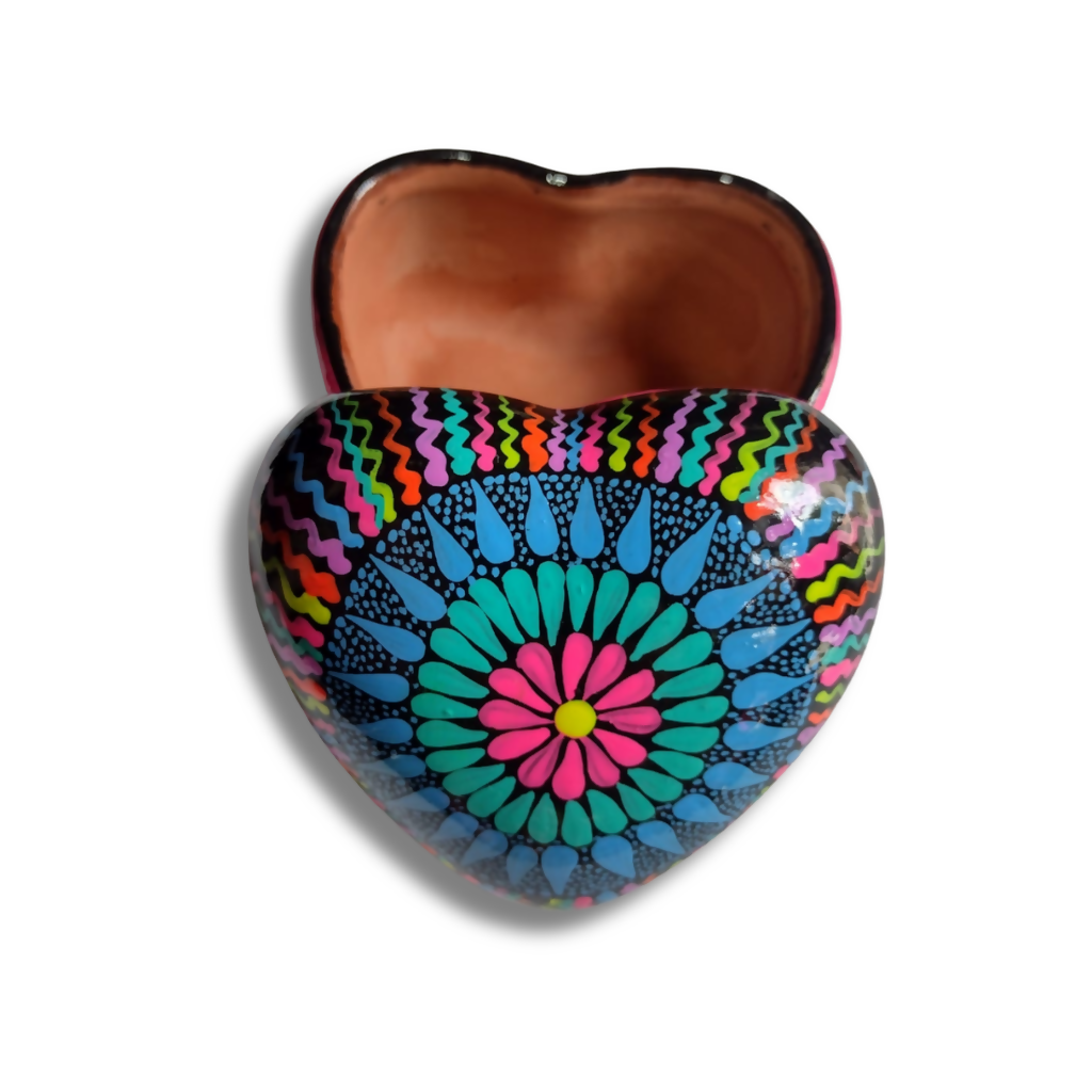 Caja Decorativa en Forma de Corazón de Cerámica Pintada a Mano