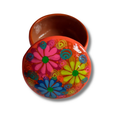 Caja Redonda de barro Pintada a Mano con Motivos Florales