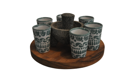 Set de 6 Tequileros Caballitos con Molcajetito y base de madera Parota.