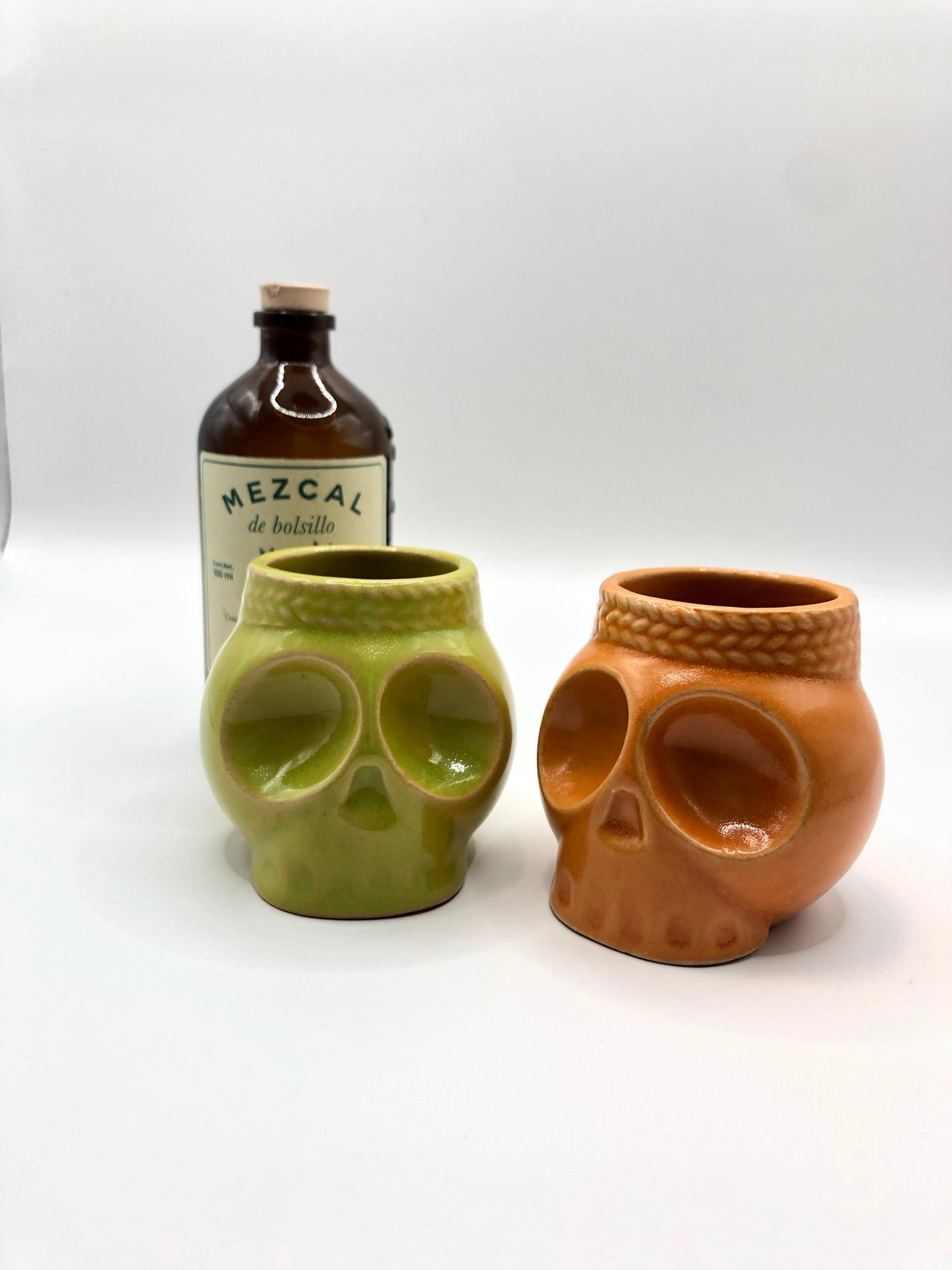 Set de 4 Vasos Mezcaleros/Tequileros en Forma de Calavera – Inspirados en el Folclore Mexicano