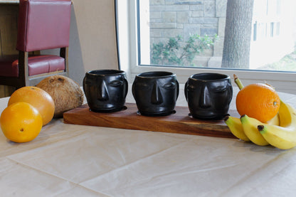 juego de 3 vasos de barro con cara de 250ml (8.4oz) y base de madera parota