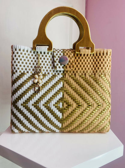Bolsa artesanal Mediana con asa de madera (Blanco, Oro y Melón)