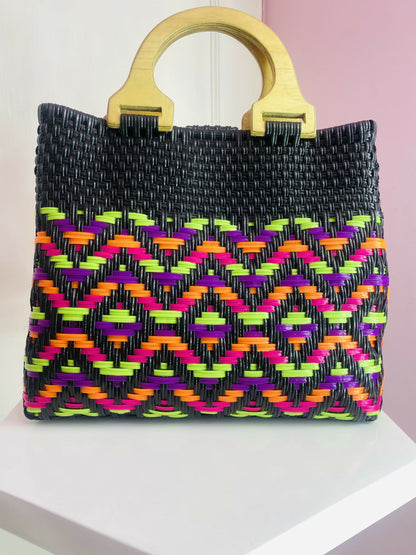 Bolsa artesanal Mediana con asa de madera (Negro, verde, morado)