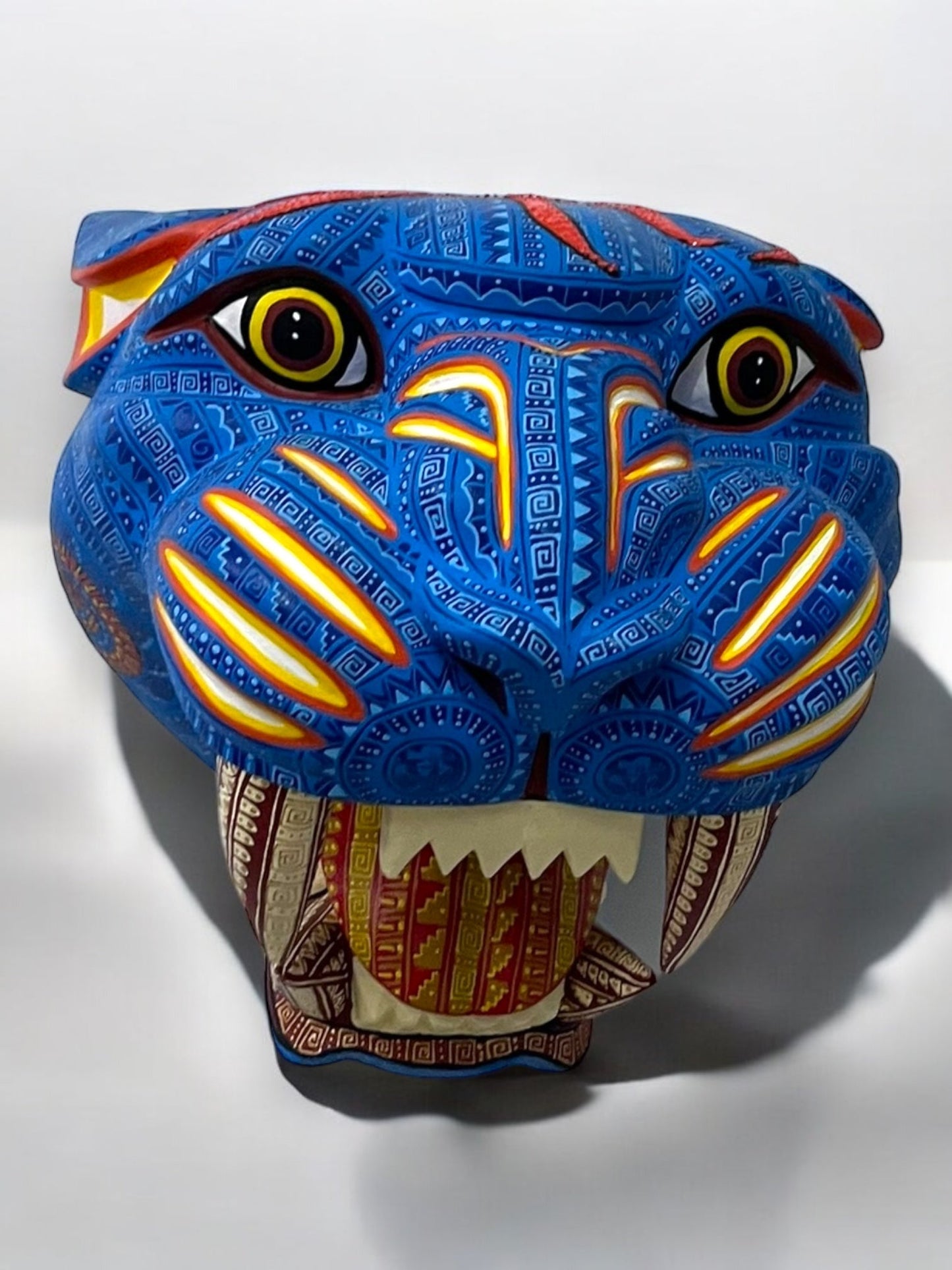 Máscara Artesanal de Jaguar: Obra Maestra de Alebrijes