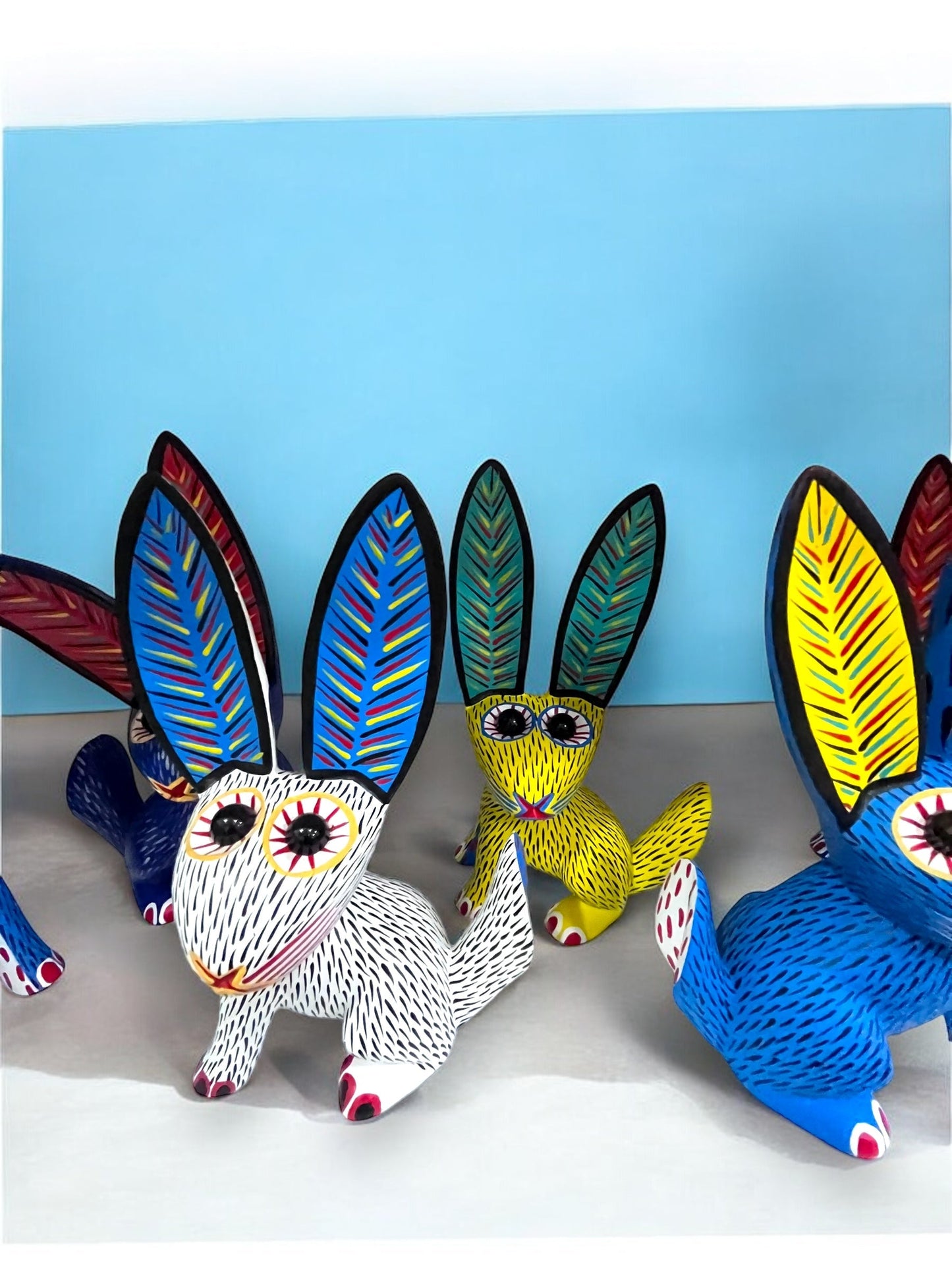 Alebrijes: Conjunto de Conejos Coloridos