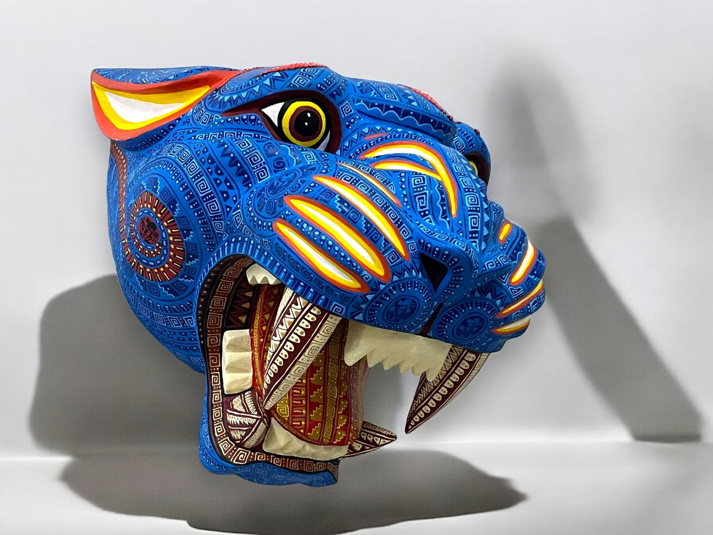 Máscara Artesanal de Jaguar: Obra Maestra de Alebrijes