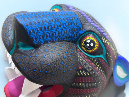 Máscara Artesanal de Jaguar Azul: Arte en Alebrije