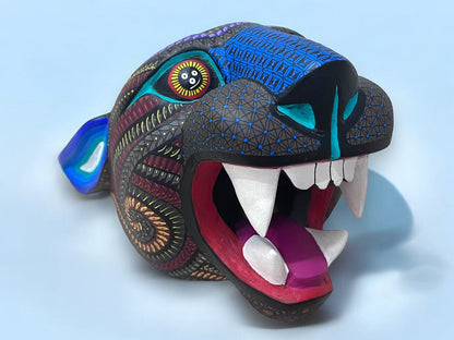 Máscara Artesanal de Jaguar Azul: Arte en Alebrije