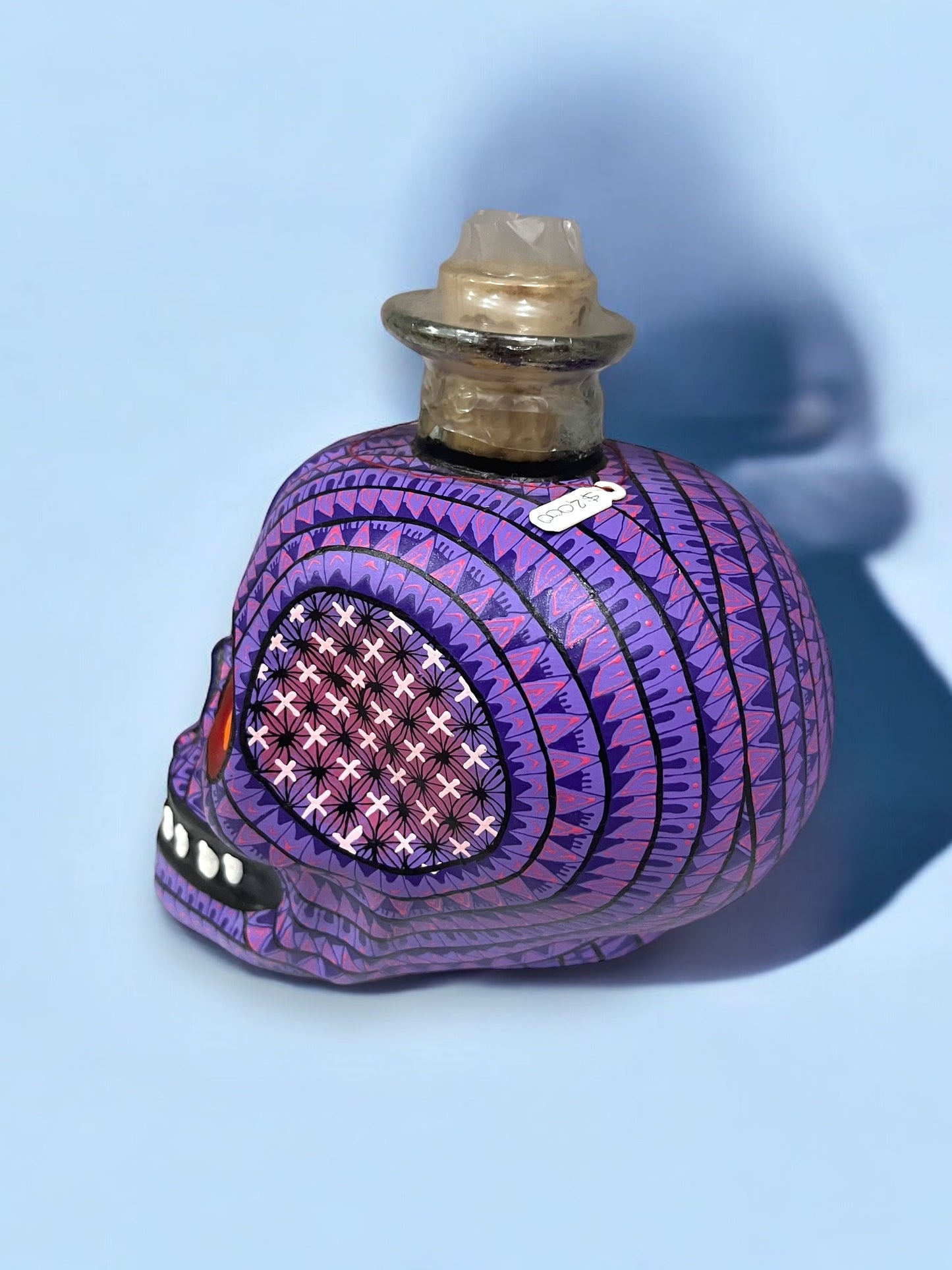 Calavera Alebrije con Botella de Vidrio con mezcal