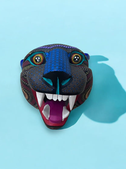 Máscara Artesanal de Jaguar Azul: Arte en Alebrije