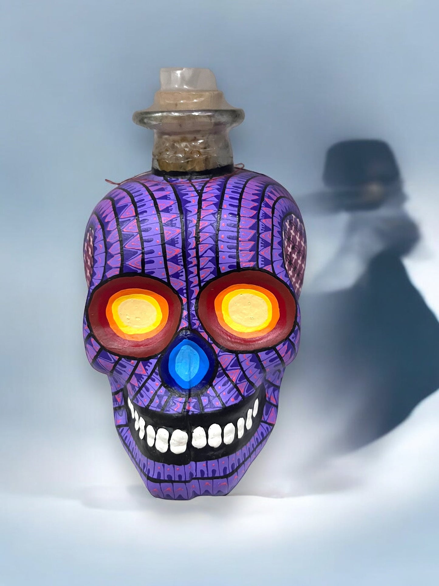 Calavera Alebrije con Botella de Vidrio con mezcal