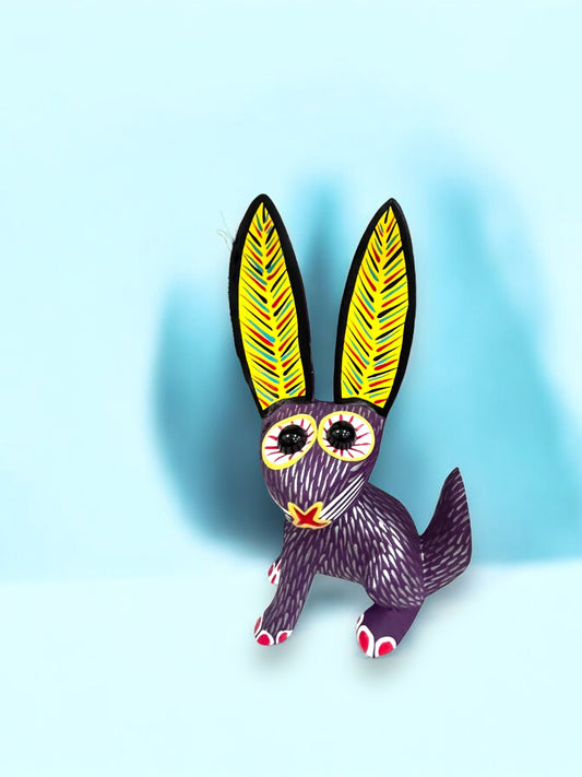 Alebrije de Conejo en Color Negro con Orejas Amarillas