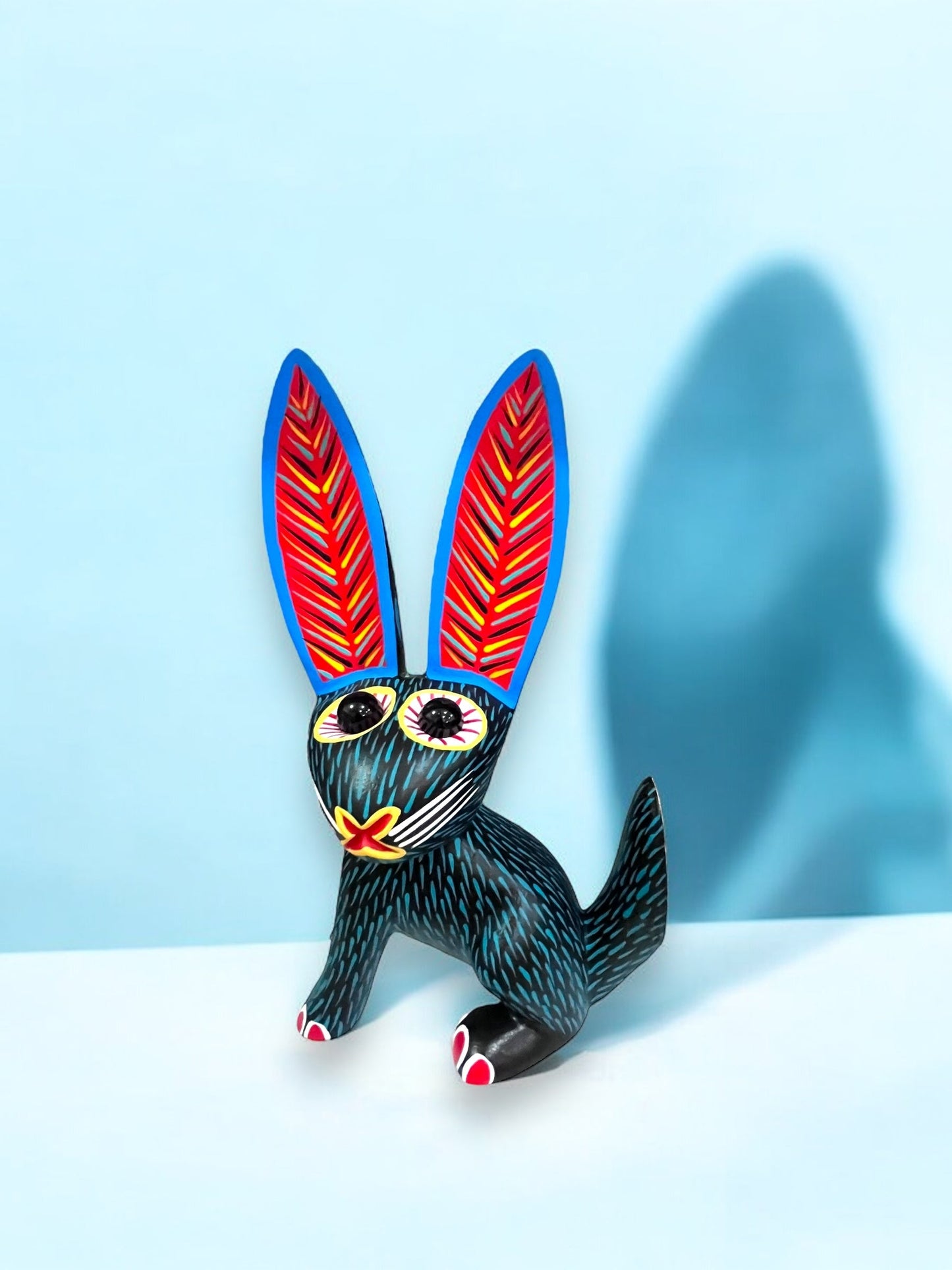 Conejo Alebrije Negro con Orejas Rojas