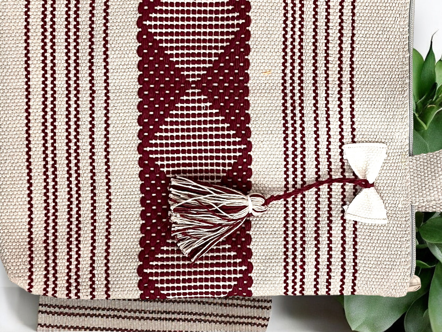 Bolso Tote Artesanal con Diseño Tradicional