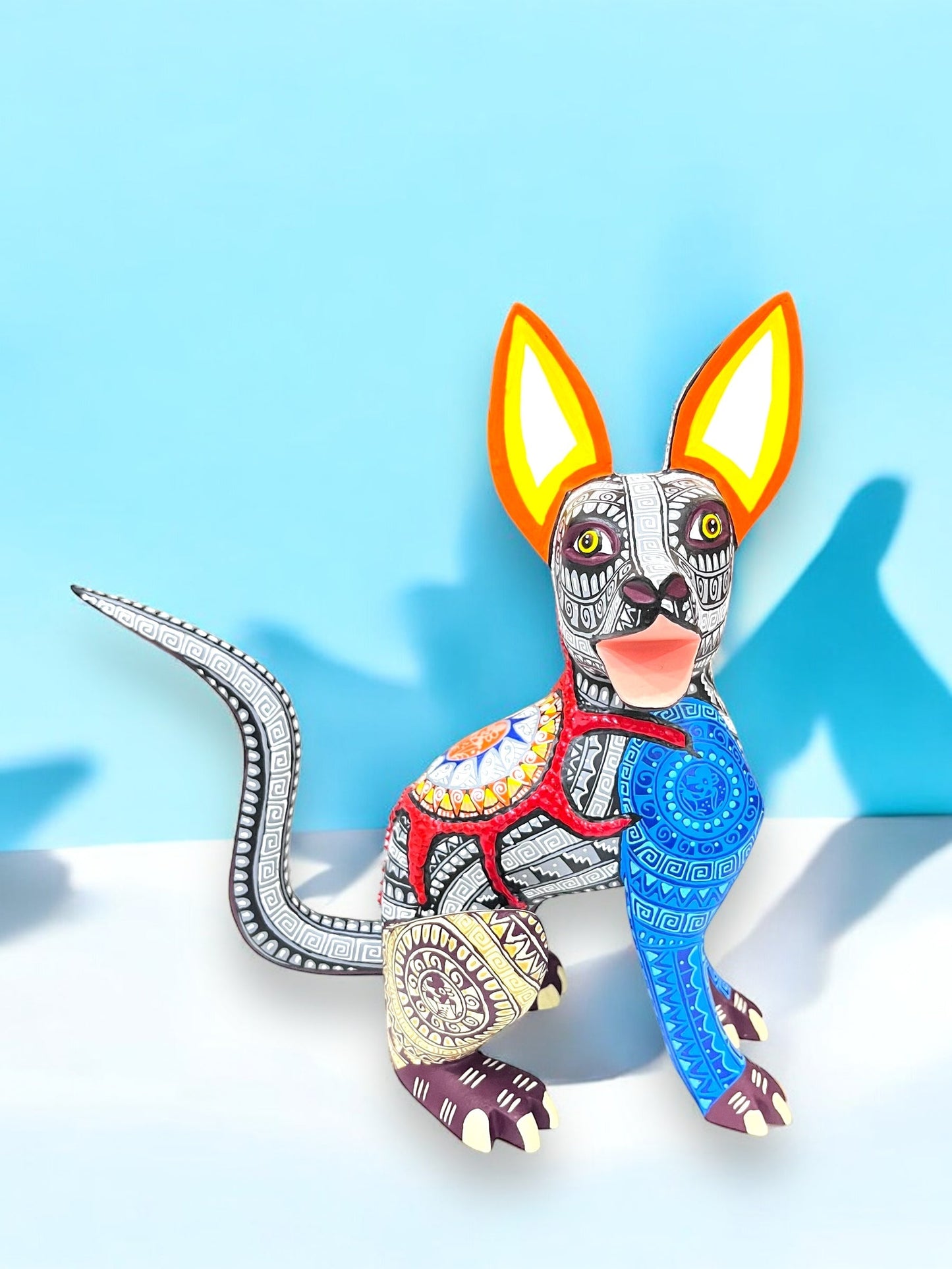 Alebrije de Perro Blanco y Colorido