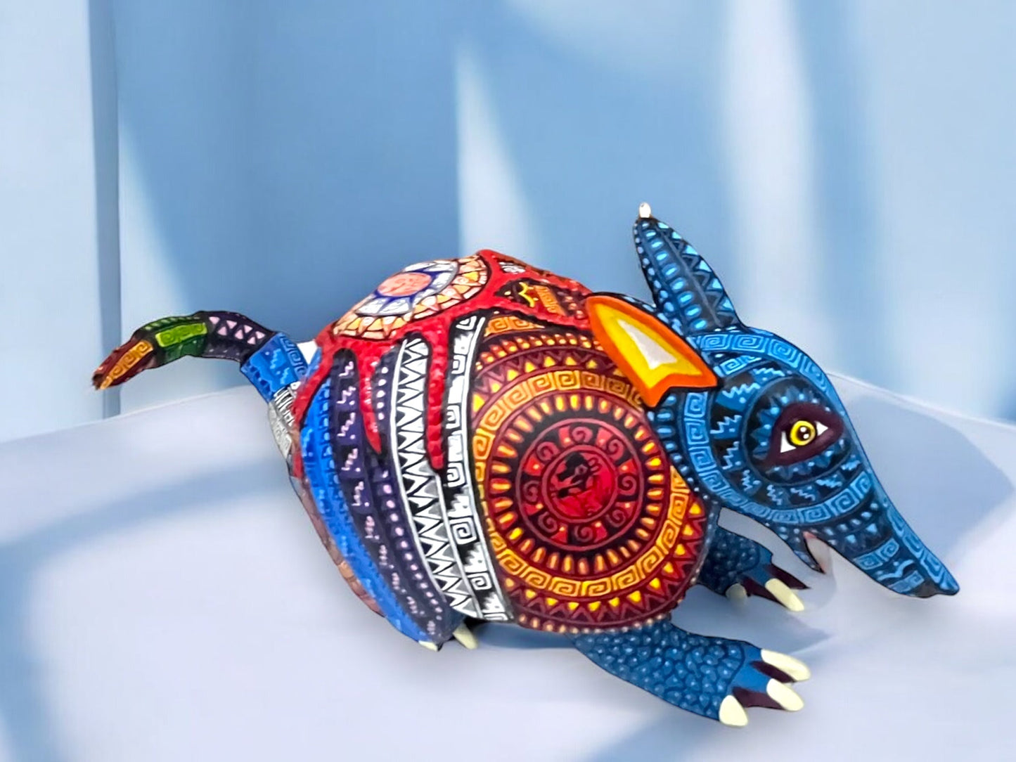 Armadillo en Tono Azul con Detalles Multicolor