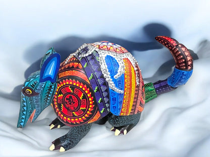 Armadillo en Tono Azul con Detalles Multicolor