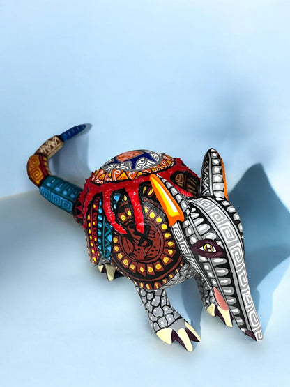 Armadillo en Tonos Grises y Multicolor