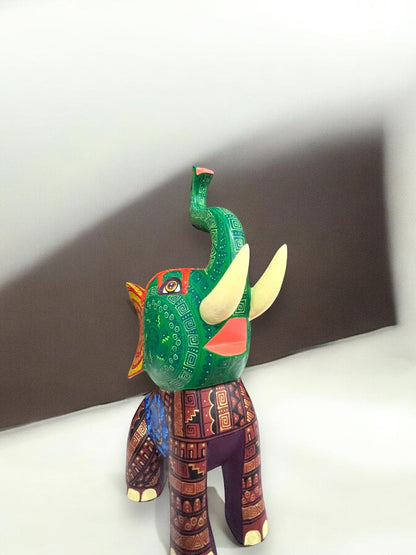 Elefante de Alebrije Colorido y Detallado