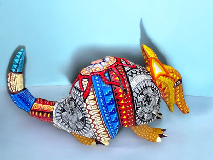Armadillo en Tonos Dorados y Multicolor