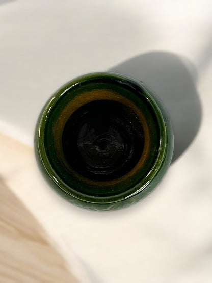 Olla de Barro Verde Esmaltado con Detalles Grabados