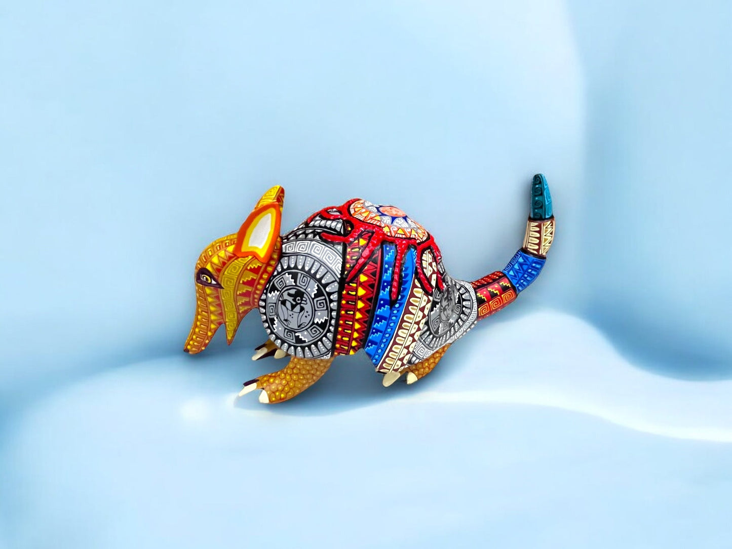 Armadillo en Tonos Dorados y Multicolor