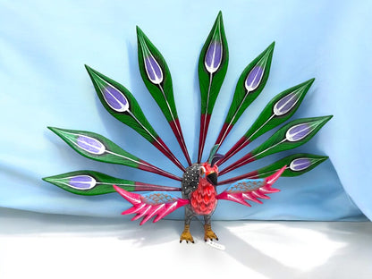 Figura de pavo real en madera