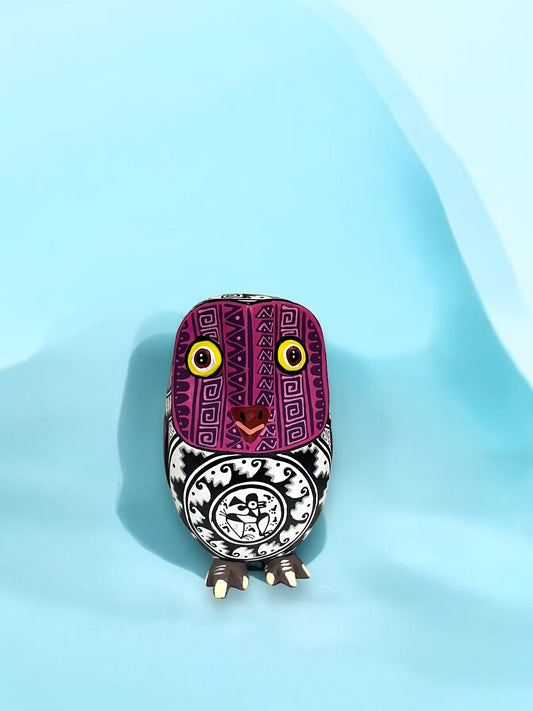 Alebrije de Búho con Detalles en Blanco y Negro y Cabeza Morada