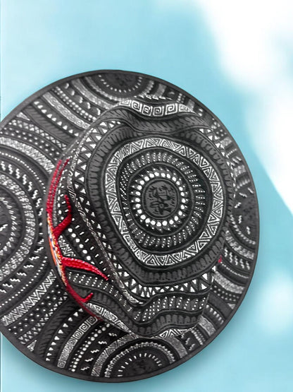 Sombrero Artesanal de Barro Negro con Detalles Intricados