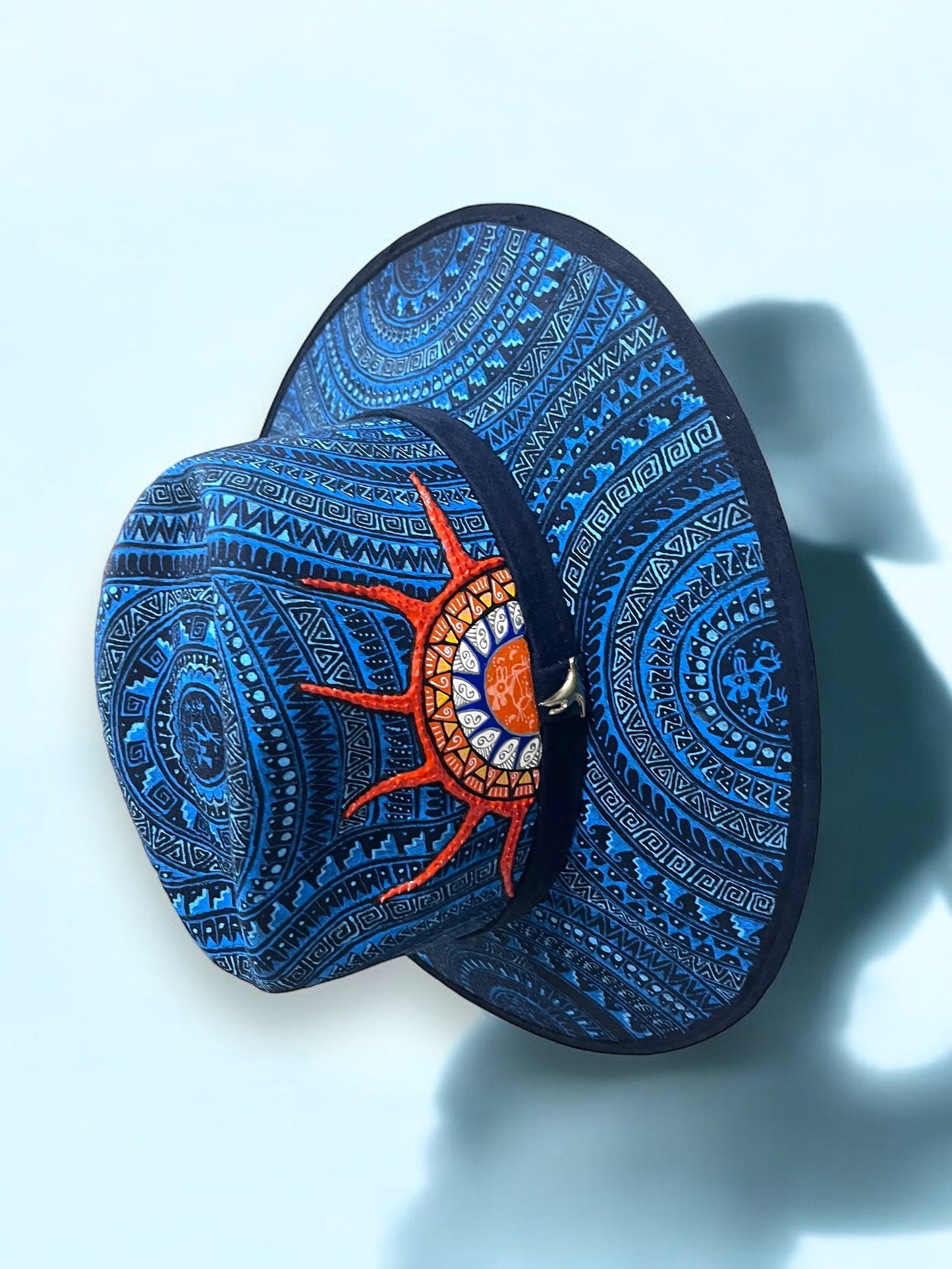 Sombrero Artesanal Azul con Detalles Geométricos