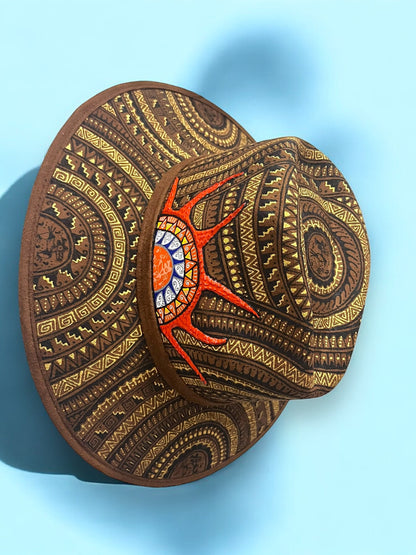 Sombrero Artesanal Marrón con Detalles Geométricos Dorados