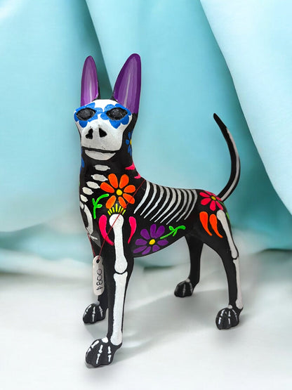 Figura Artesanal de Xoloitzcuintle Decorada al Estilo Día de Muertos