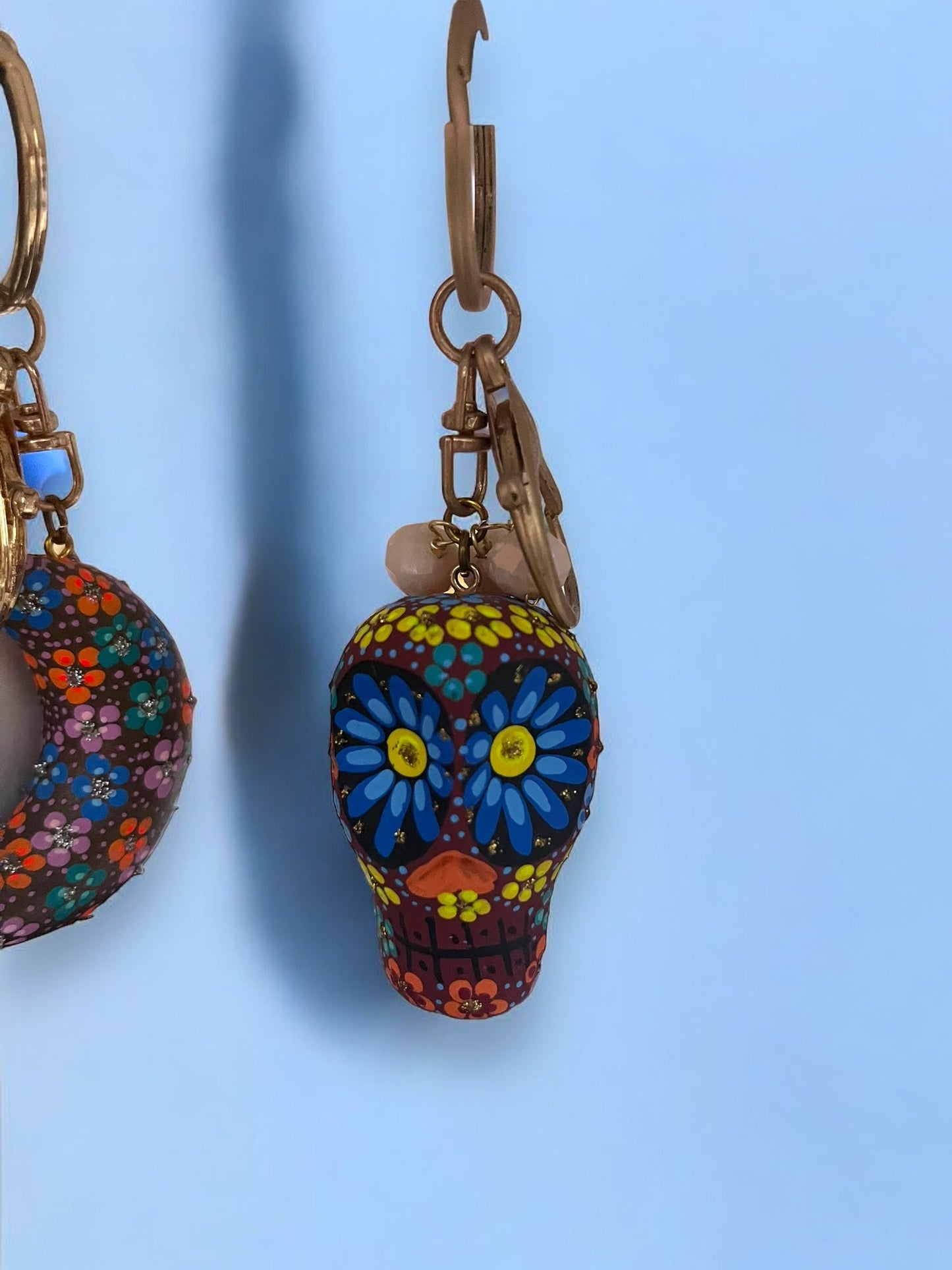 Llavero Artesanal de Calavera Floral Detallada