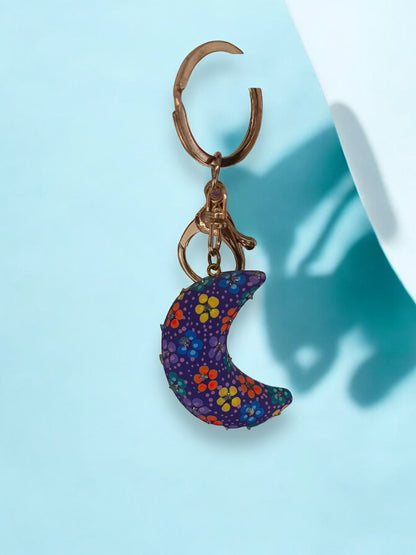 Llavero Artesanal de Luna Floral Detallada