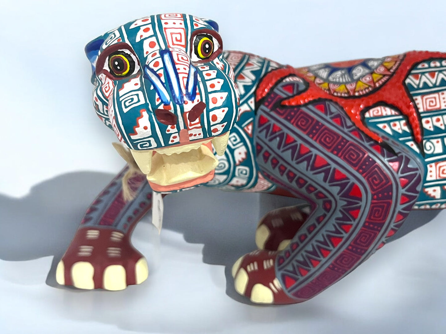 Alebrije de Jaguar con Detallado Diseño Geométrico