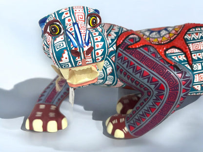 Alebrije de Jaguar con Detallado Diseño Geométrico