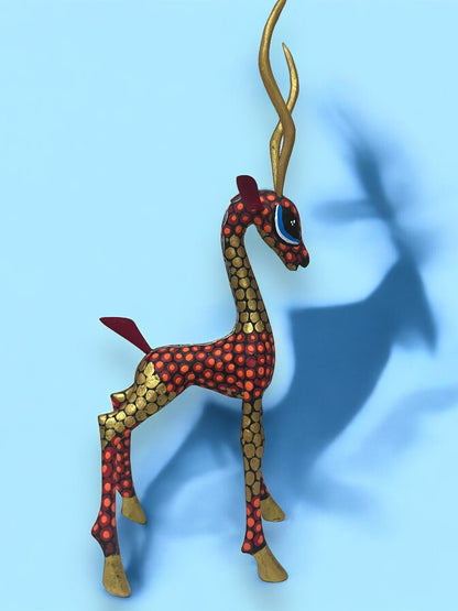 Alebrije Gacela con Diseño de Puntos Naranjas y Dorados