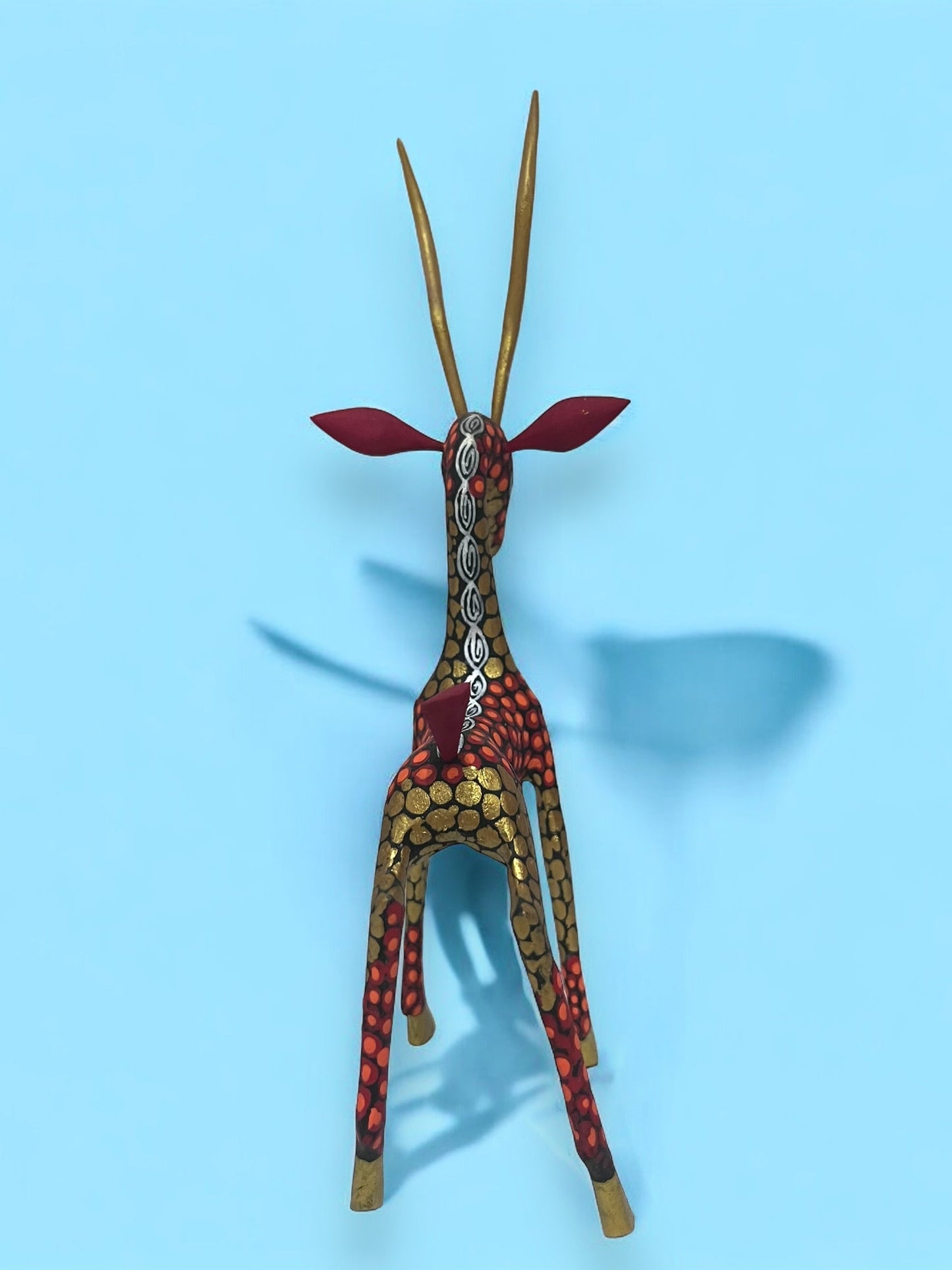 Alebrije Gacela con Diseño de Puntos Naranjas y Dorados
