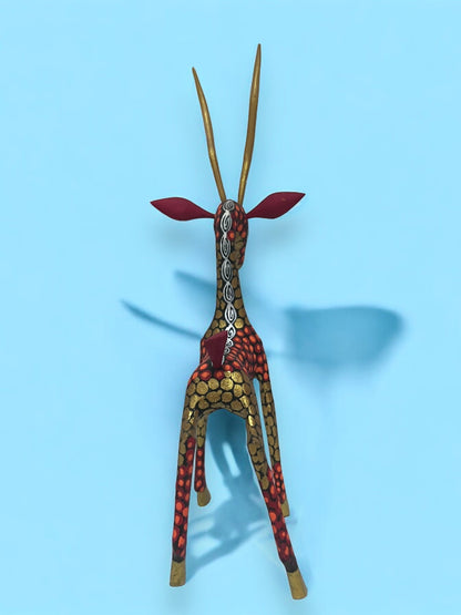 Alebrije Gacela con Diseño de Puntos Naranjas y Dorados