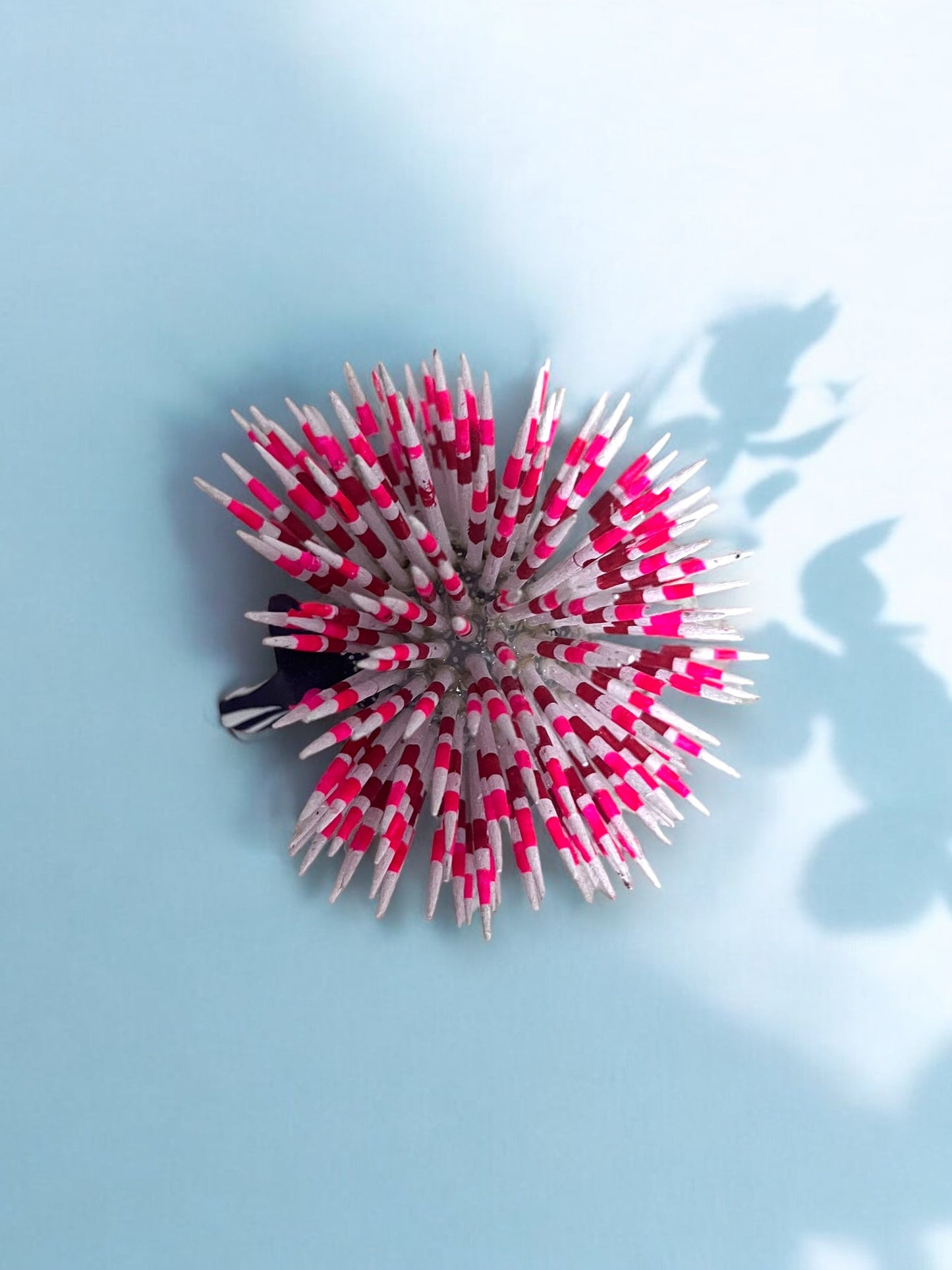 Figura Artesanal de Puercoespín con Plumaje color rojo