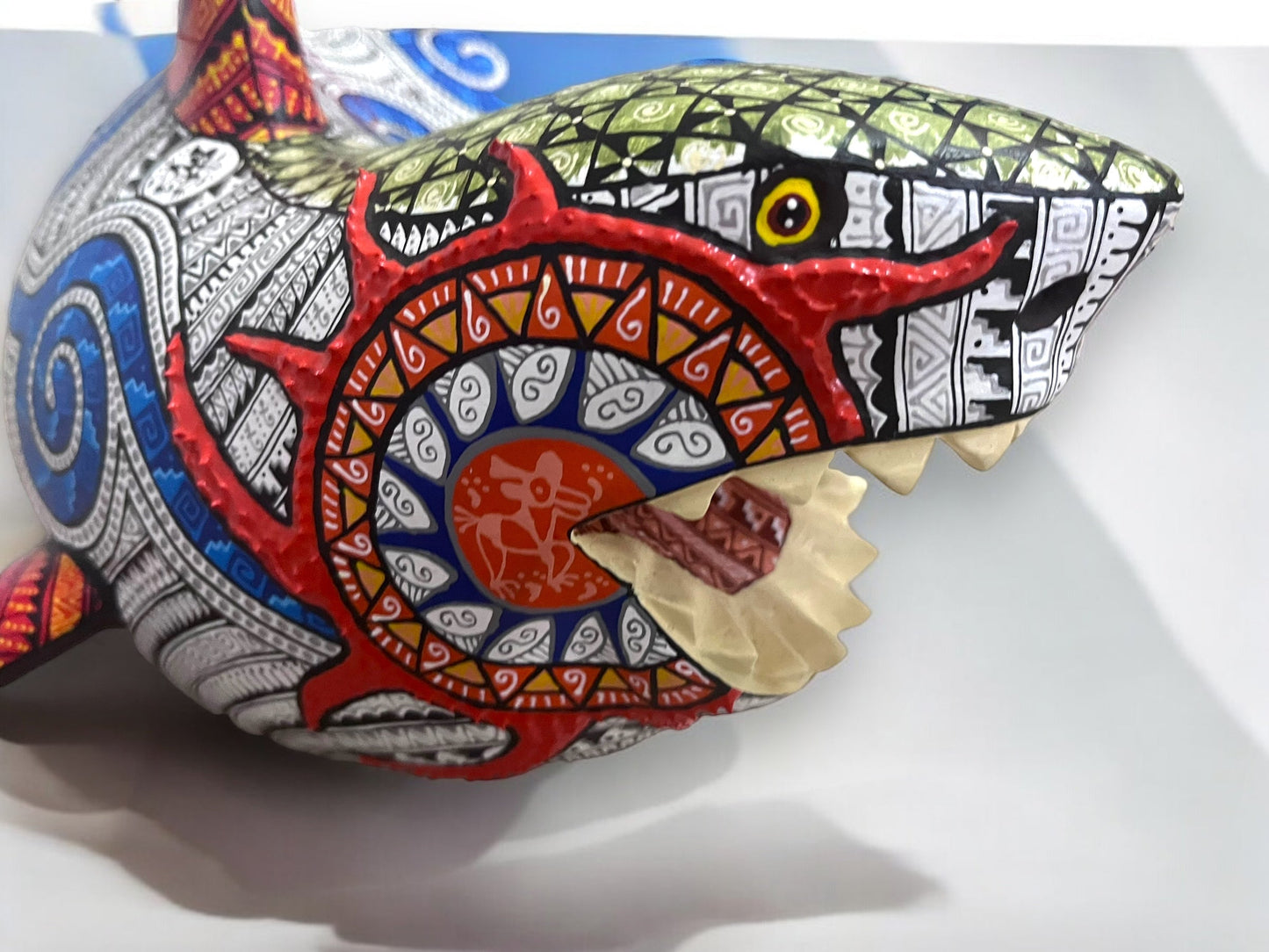 Alebrije de Tiburón con Diseños Intrincados