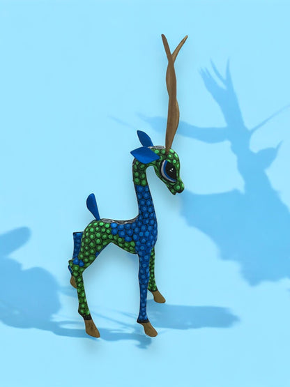 Alebrije Gacela con Diseño de Puntos Verdes y Azules