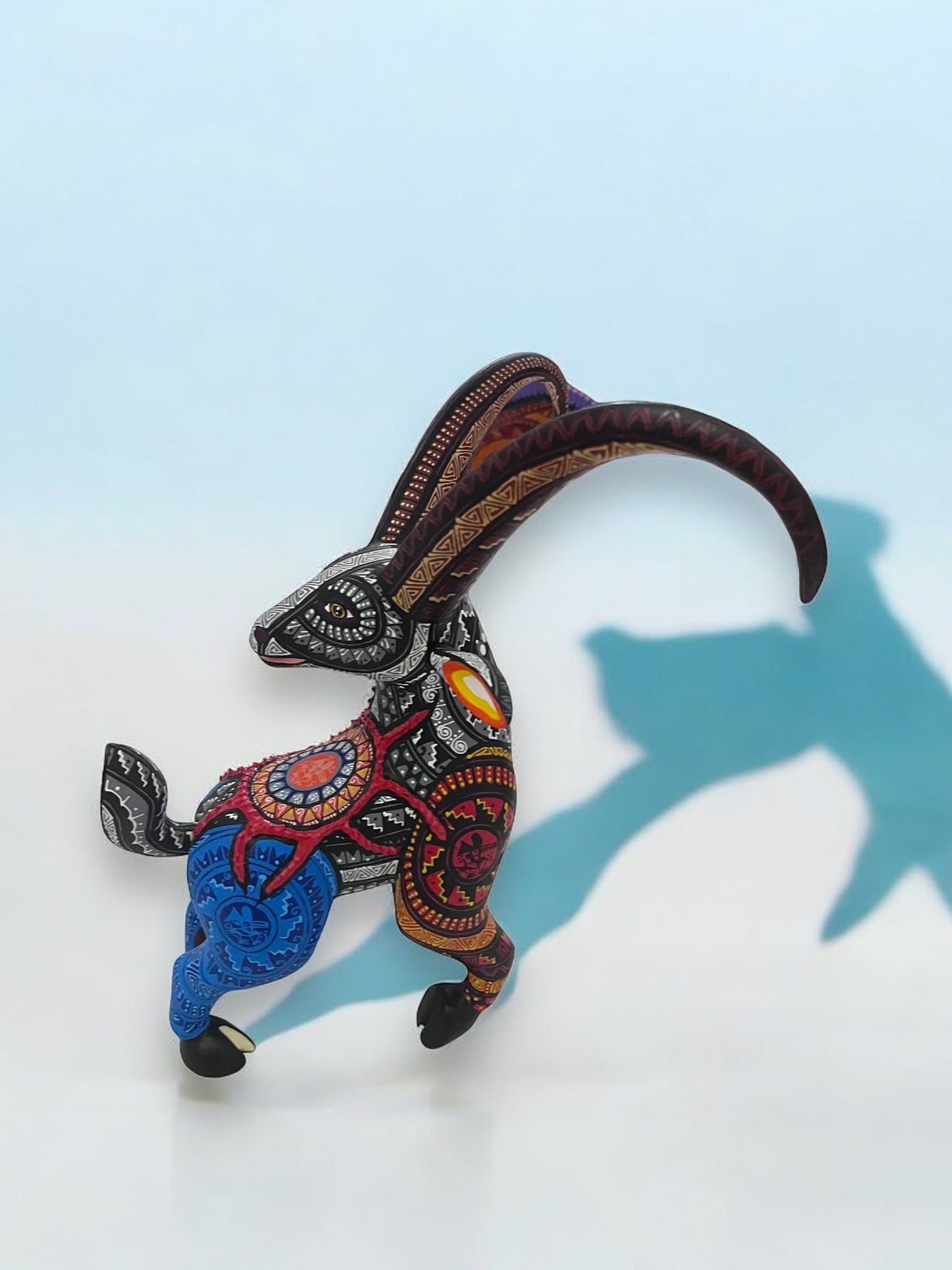 figura de madera de Cabra Alebrije