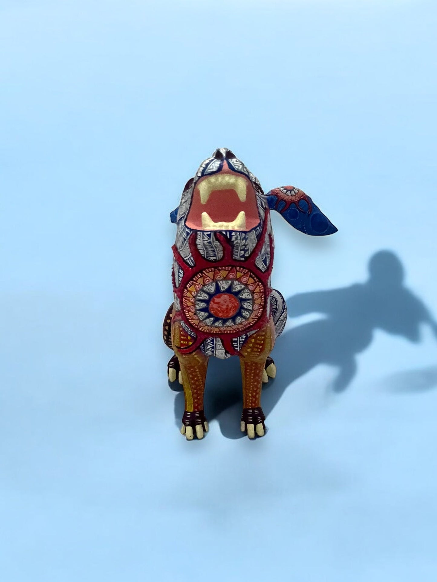 figura de madera de Loba Alebrije gris