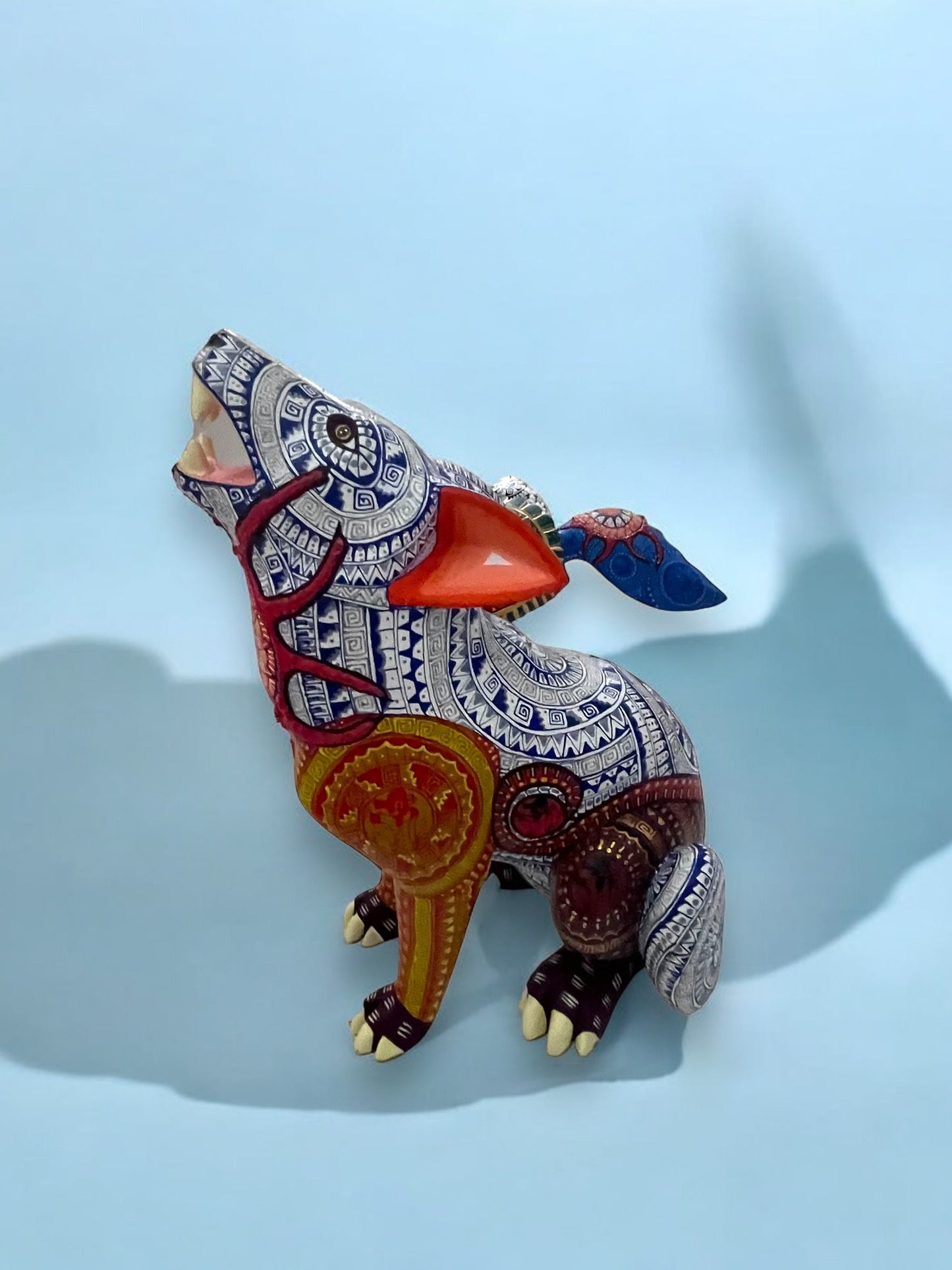 figura de madera de Loba Alebrije gris