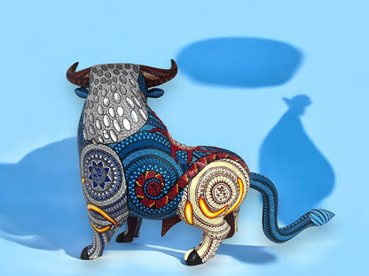 figura de madera de Alebrije en Forma de Toro