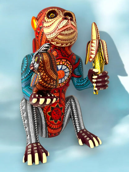 figura de madera de Alebrije en Forma de Mono con Plátano