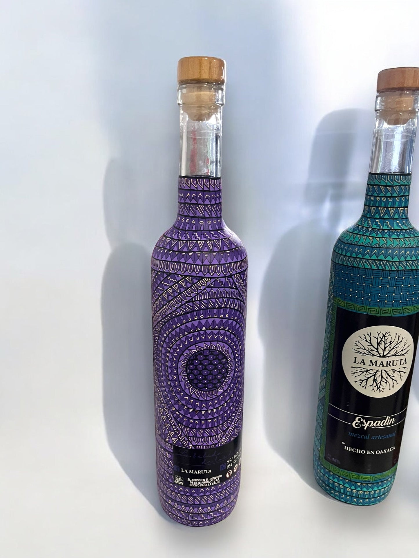 Botella de Mezcal Artesanal "La Maruta" - Diseño Púrpura