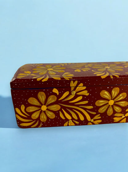 Caja Decorativa de Madera con Flores Doradas