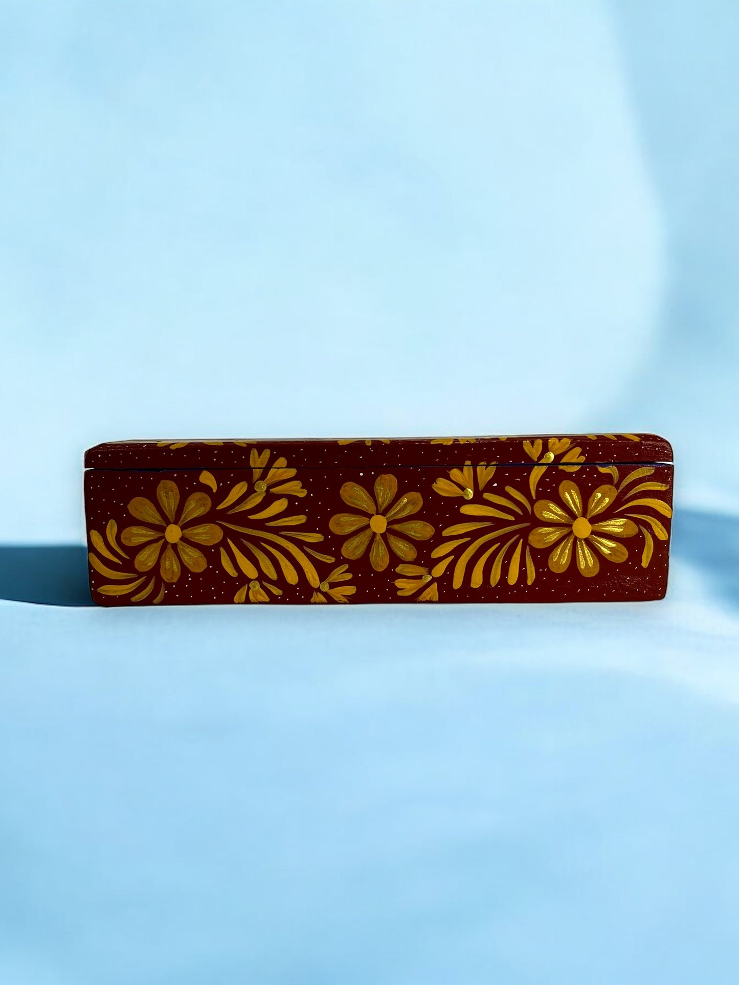 Caja Decorativa de Madera con Flores Doradas